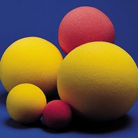 Balle en mousse non enduite à densité régulière 7"